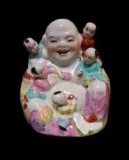 lachende Boeddha met 5 kindjes