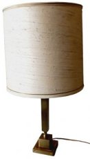 lampe de table en laiton vintage élégante.